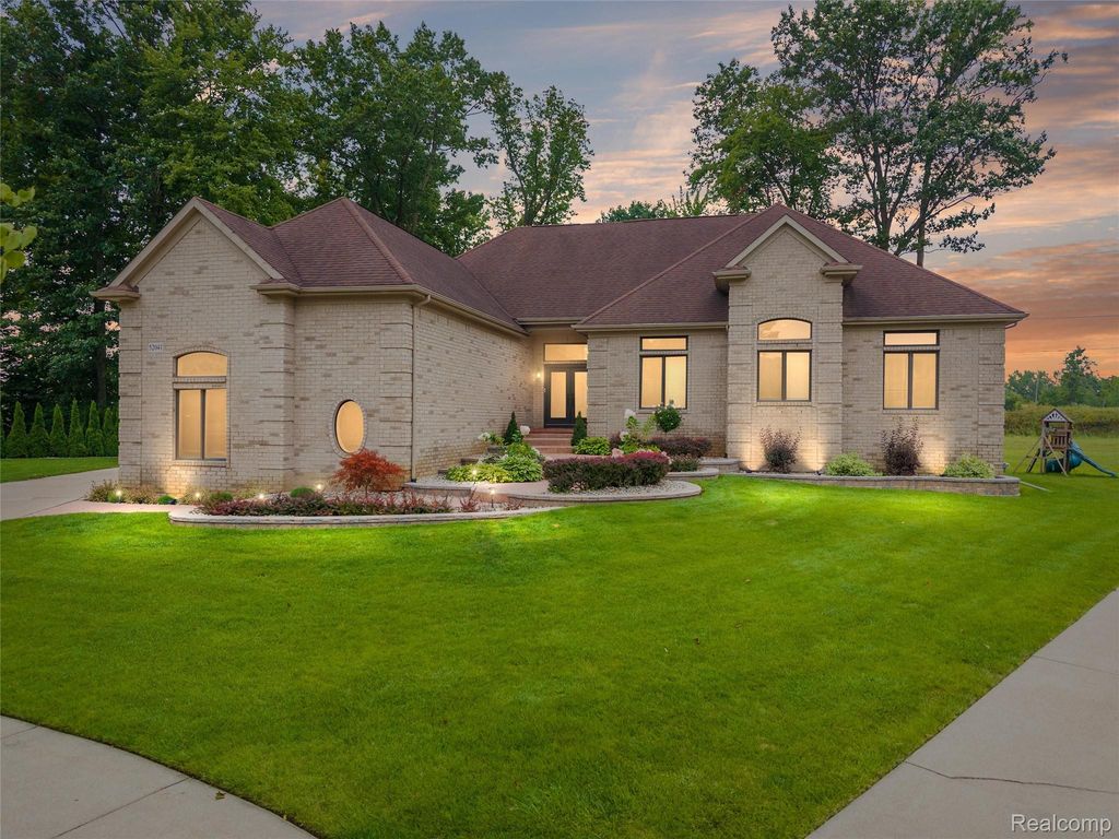 52041 Loon Court, Shelby Charter Township, MI 48315