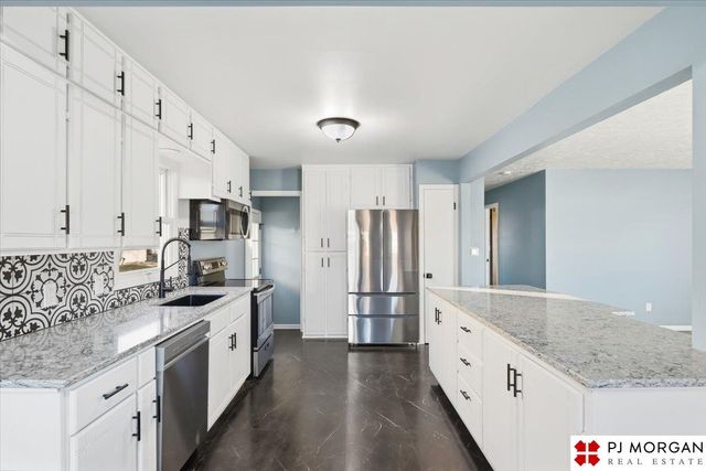 3821 Emiline Street, Omaha, NE 68147