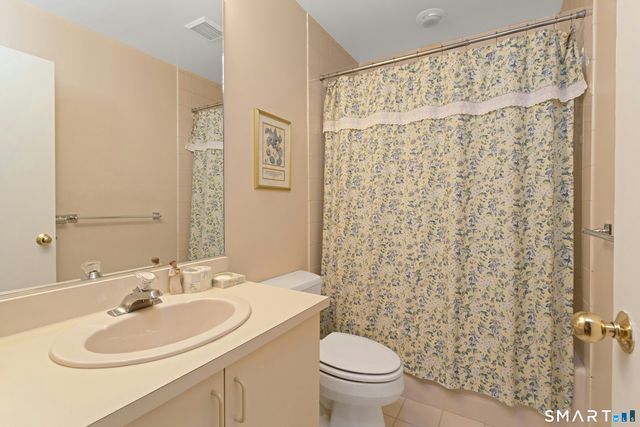 2435 Bedford Street 3A, Stamford, CT 06905