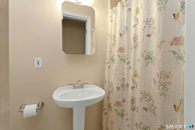 2435 Bedford Street 3A, Stamford, CT 06905