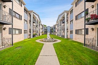 8511 W Catherine Avenue 287, Chicago, IL 60656