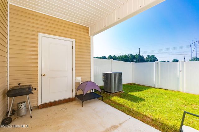 7 Jaydn Drive, Jacksonville, NC 28546