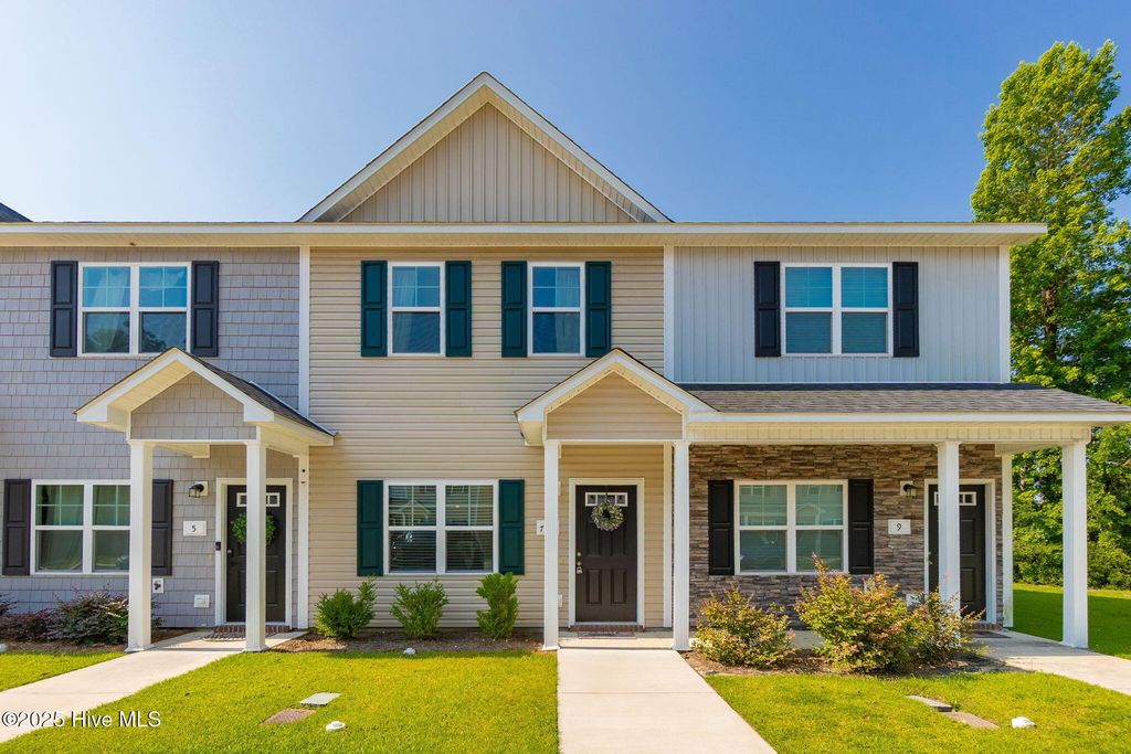 7 Jaydn Drive, Jacksonville, NC 28546