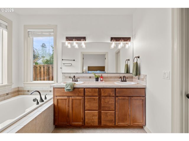 14574 PITTOCK Pl, Oregon City, OR 97045