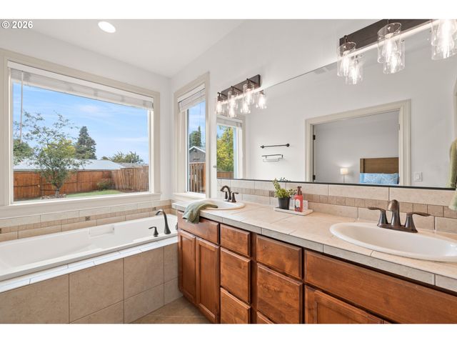 14574 PITTOCK Pl, Oregon City, OR 97045