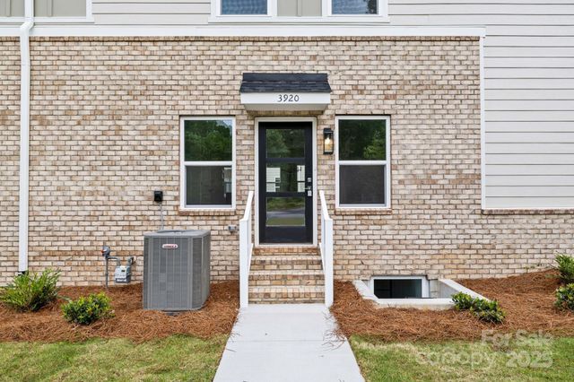 3920 Hager Drive, Charlotte, NC 28208