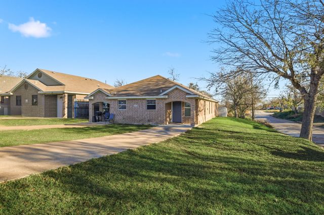 2900 NW 29th Street, Fort Worth, TX 76106