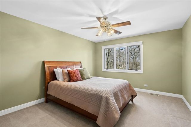 1065 Vineyard Drive, Gurnee, IL 60031