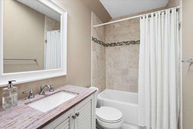 1065 Vineyard Drive, Gurnee, IL 60031