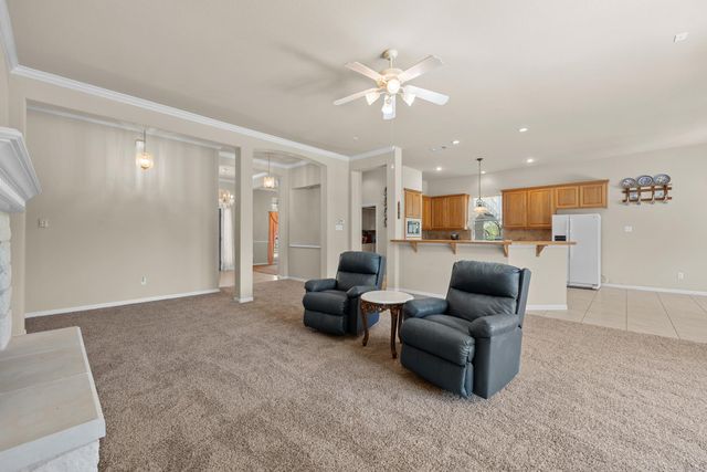 105 Oak Plaza DR, Georgetown, TX 78628