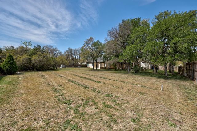 105 Oak Plaza DR, Georgetown, TX 78628