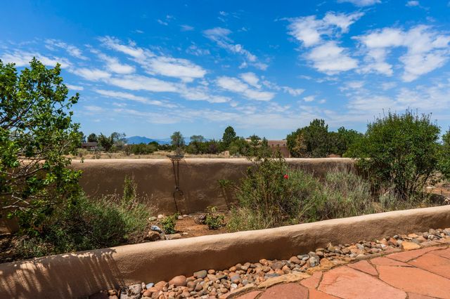 22 Aventura Road, Santa Fe, NM 87508