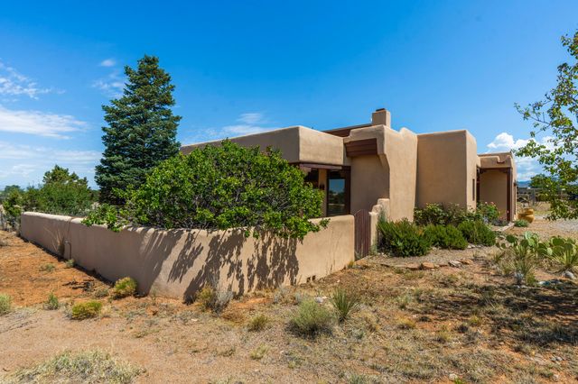 22 Aventura Road, Santa Fe, NM 87508