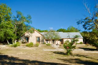 336 Secret Valley Rd, Kerrville, TX 78028