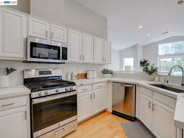 112 Camerota Way, Redwood City, CA 94065