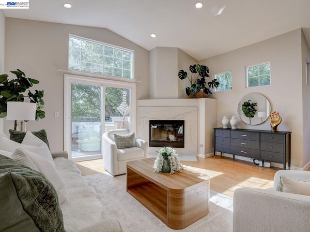 112 Camerota Way, Redwood City, CA 94065