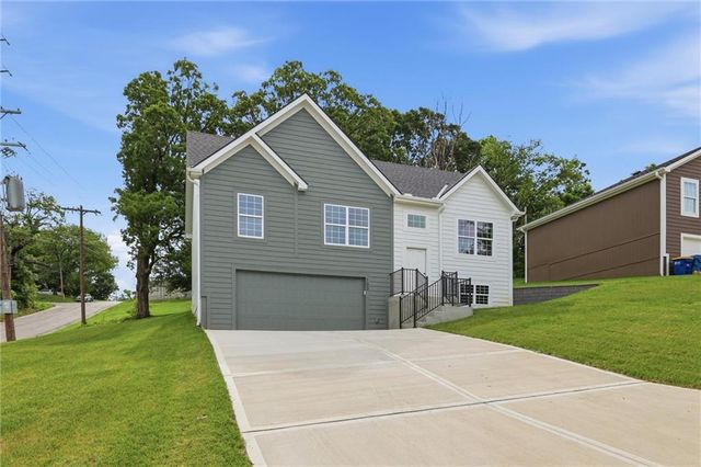 103 S High Street, Sugar Creek, MO 64054