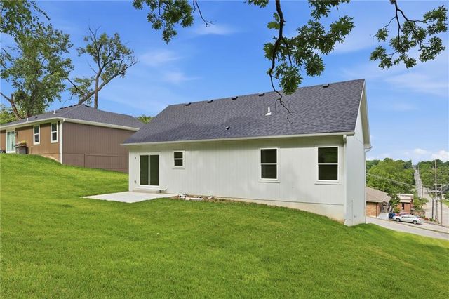 103 S High Street, Sugar Creek, MO 64054