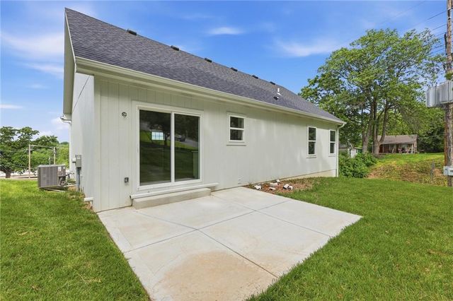 103 S High Street, Sugar Creek, MO 64054