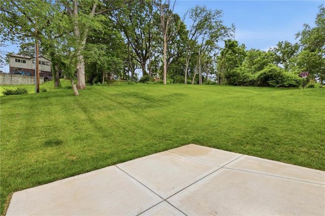103 S High Street, Sugar Creek, MO 64054