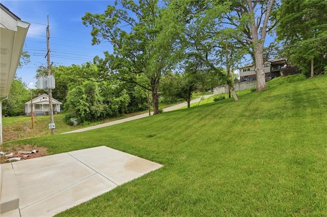 103 S High Street, Sugar Creek, MO 64054