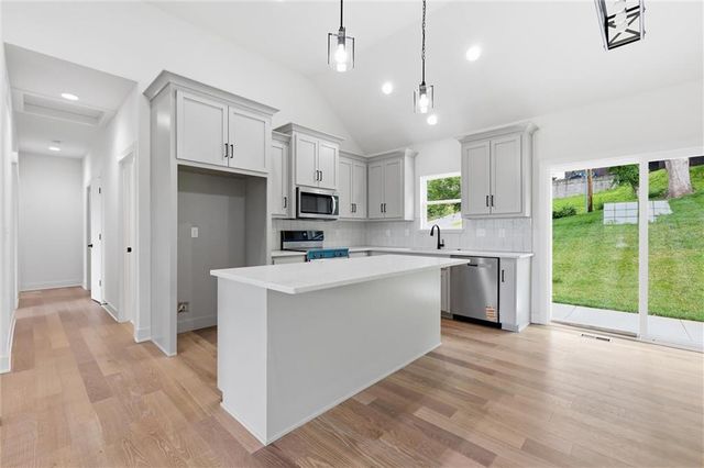 103 S High Street, Sugar Creek, MO 64054