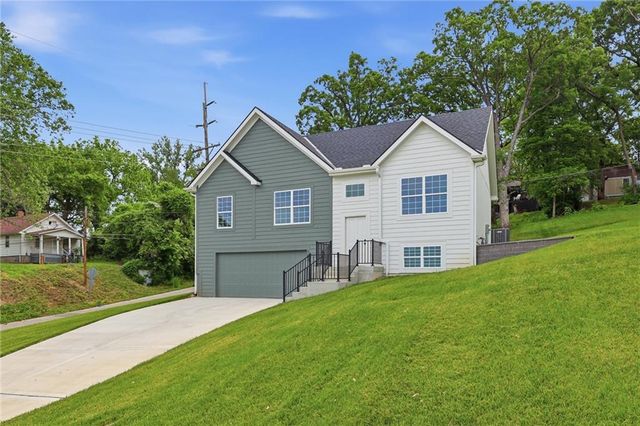 103 S High Street, Sugar Creek, MO 64054
