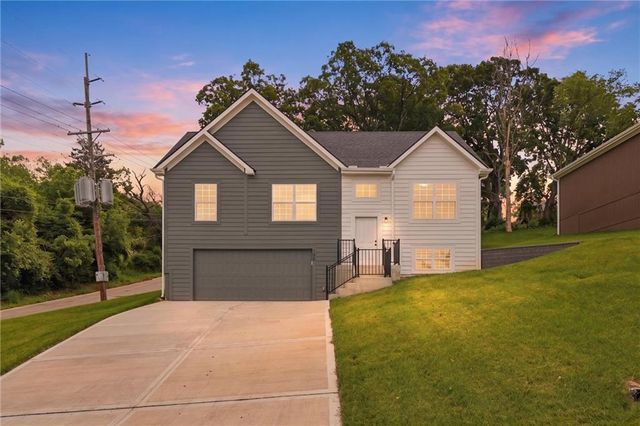 103 S High Street, Sugar Creek, MO 64054
