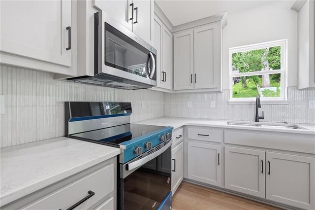 103 S High Street, Sugar Creek, MO 64054