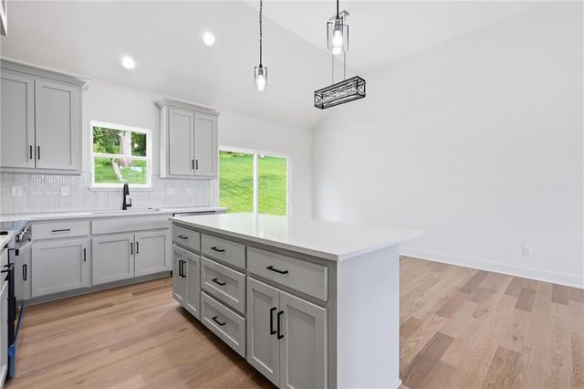 103 S High Street, Sugar Creek, MO 64054