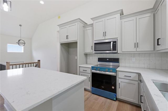 103 S High Street, Sugar Creek, MO 64054