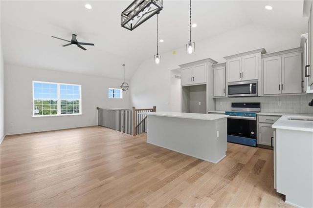 103 S High Street, Sugar Creek, MO 64054