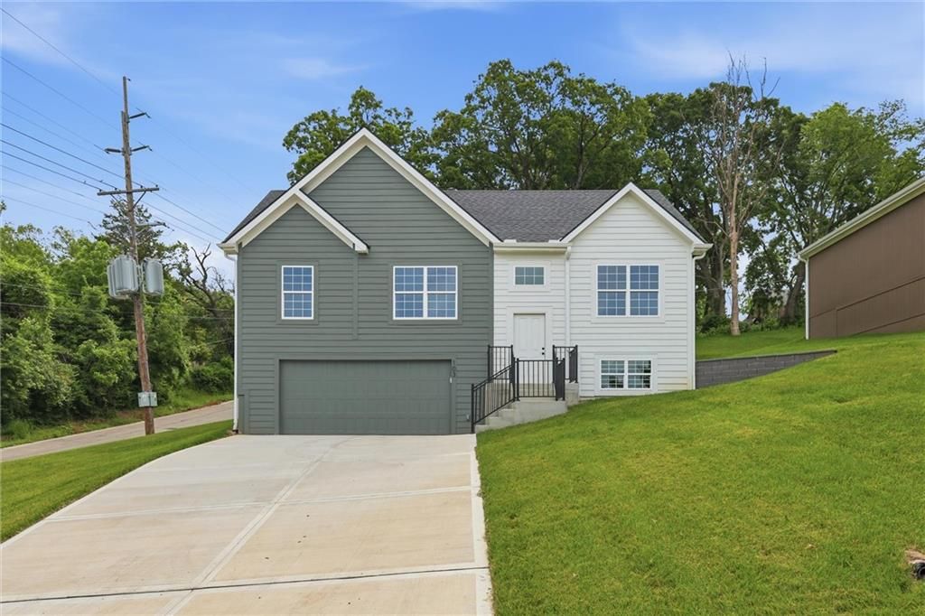 103 S High Street, Sugar Creek, MO 64054