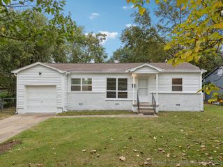 2211 N Knoxville Avenue, Tulsa, OK 74115