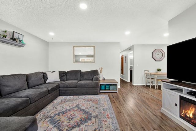 147 W Woodland Ave, Woodland, CA 95695