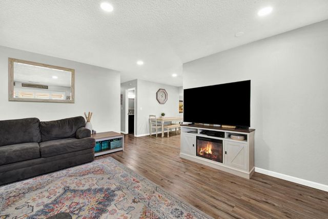 147 W Woodland Ave, Woodland, CA 95695