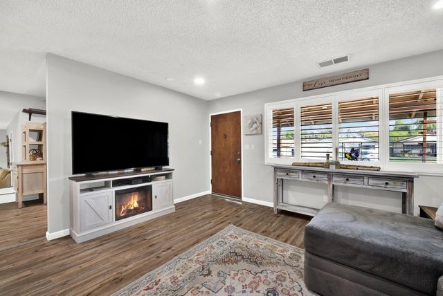 147 W Woodland Ave, Woodland, CA 95695