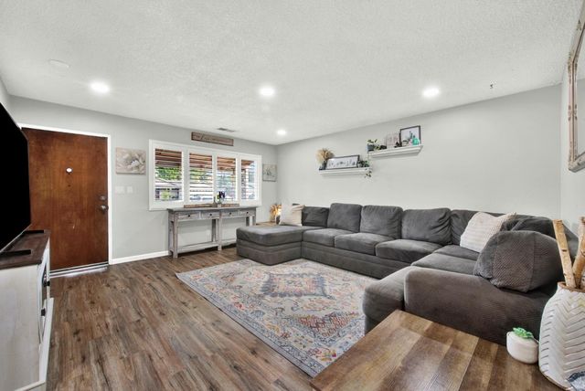 147 W Woodland Ave, Woodland, CA 95695