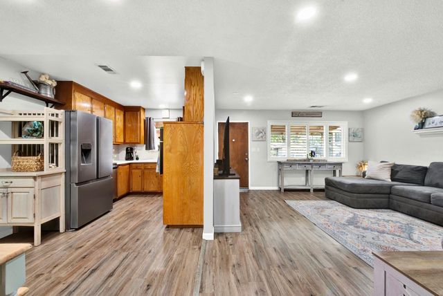 147 W Woodland Ave, Woodland, CA 95695