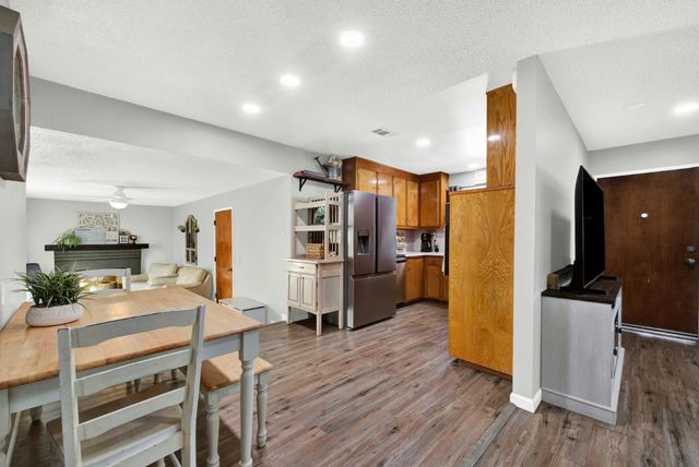 147 W Woodland Ave, Woodland, CA 95695