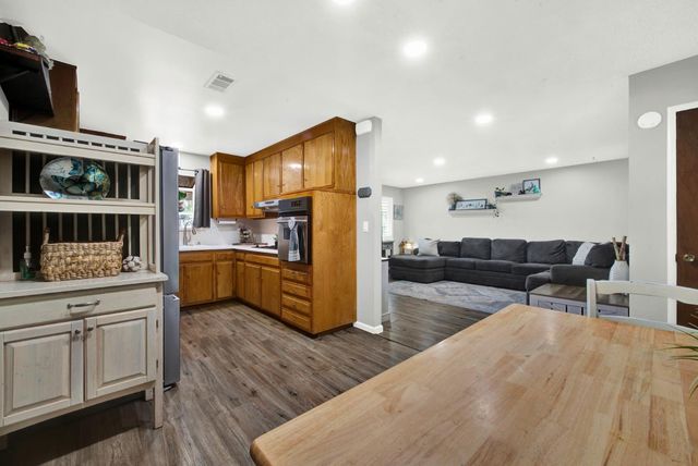 147 W Woodland Ave, Woodland, CA 95695