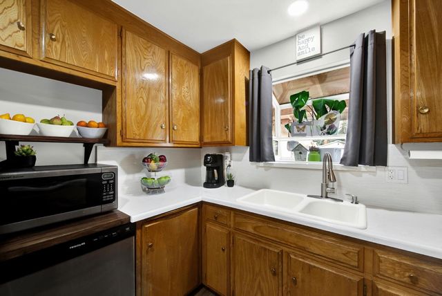 147 W Woodland Ave, Woodland, CA 95695