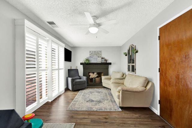 147 W Woodland Ave, Woodland, CA 95695