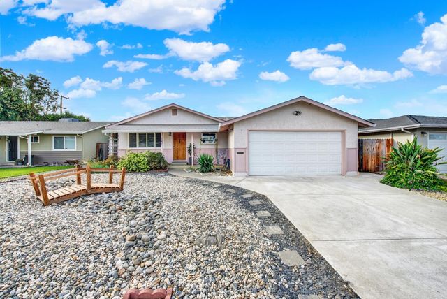 147 W Woodland Ave, Woodland, CA 95695