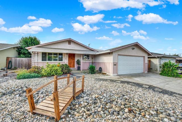 147 W Woodland Ave, Woodland, CA 95695