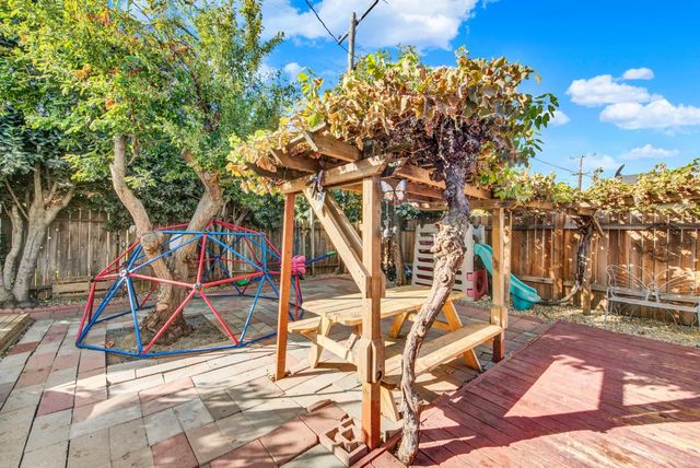 147 W Woodland Ave, Woodland, CA 95695