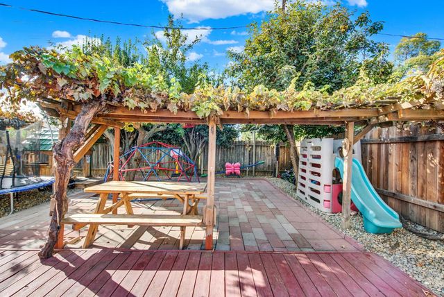 147 W Woodland Ave, Woodland, CA 95695