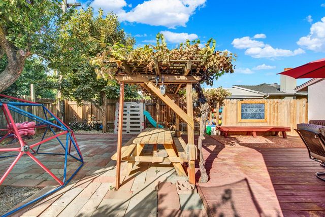 147 W Woodland Ave, Woodland, CA 95695