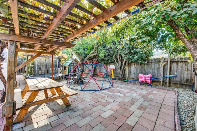 147 W Woodland Ave, Woodland, CA 95695