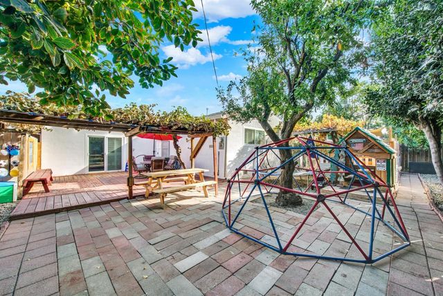 147 W Woodland Ave, Woodland, CA 95695